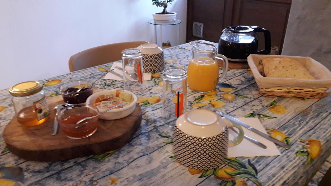 Bed and Breakfast Les Tremieres Saint-Paul-des-Fonts Esterno foto